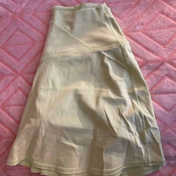 Lime Green Aerie tennis skirt with shorts built in - Picture 4 of 5